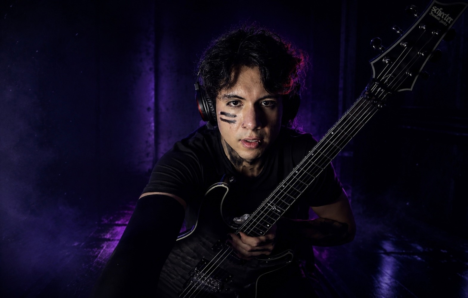 Noriega Sayago con su guitarra